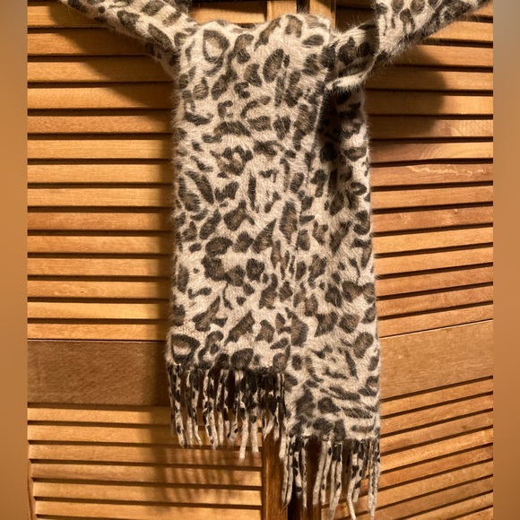 Derhy Leopard Print Angora Scarf - Picture 6 of 16